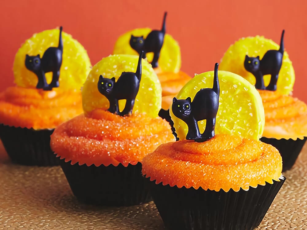 Vintage Black Cat Halloween Cupcakes
